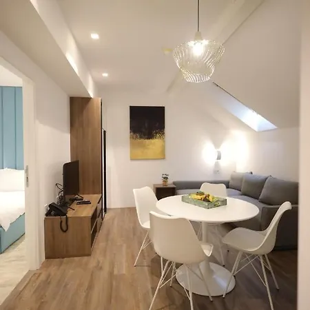 Royal Wellness And Aparthotel 4*