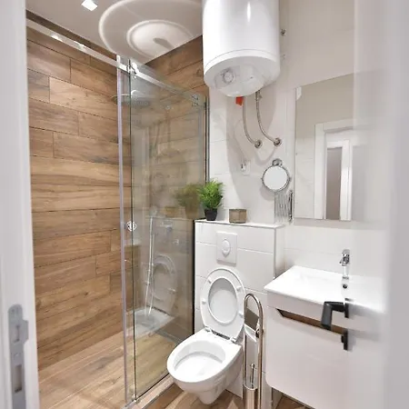 Royal Wellness And Aparthotel Ruma