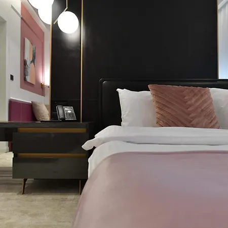 Royal Wellness And Aparthotel