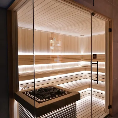 Royal Wellness And Aparthotel 4*